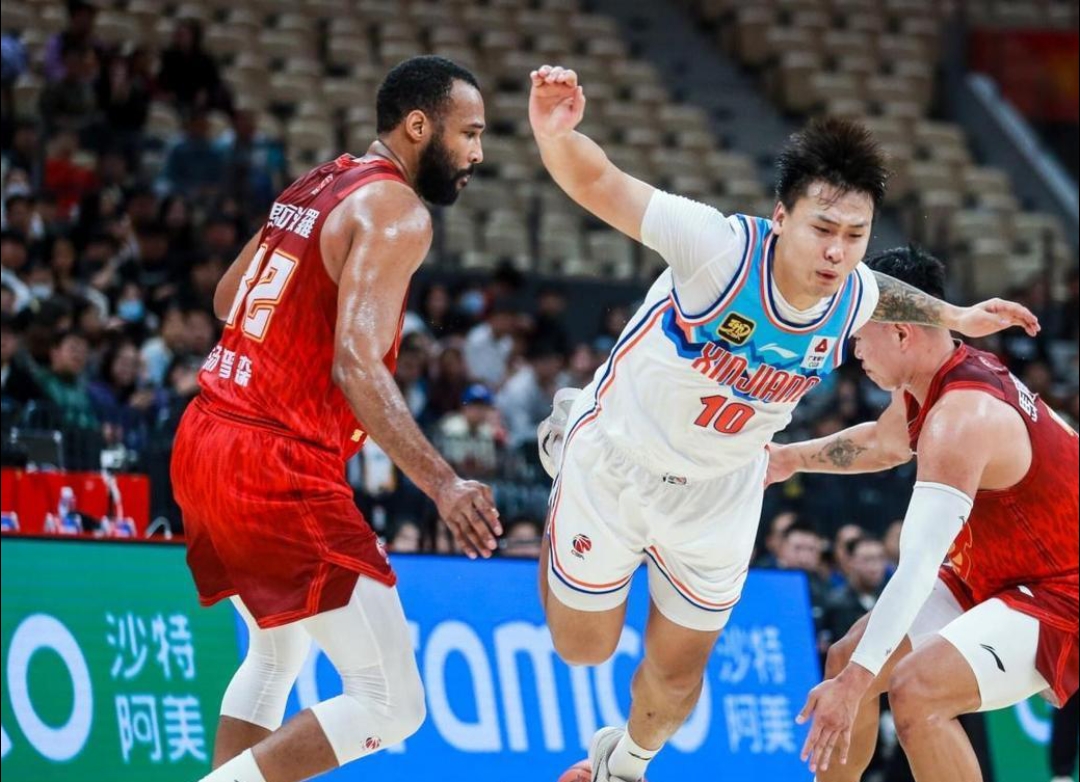 CBA季后赛倒计时，里昂转会期主帅复盘，细节引发关注，震撼外界，临场指挥获称赞的简单介绍