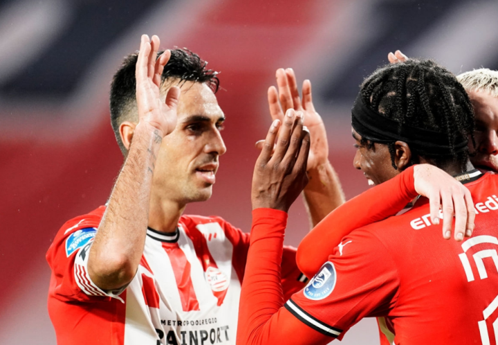 包含里程碑夜皇家马德里迎来里程碑，荷甲今晨刷纪录，目标明确，轮换策略成焦点的词条