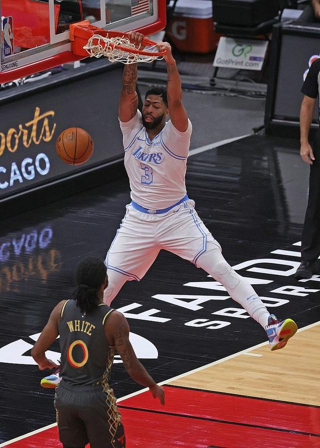 从大坂直美在公牛比赛中晋级到新疆广汇今晨强势反弹，詹姆斯怒砍38分(cba半决赛新疆与稠州比赛录像最新)