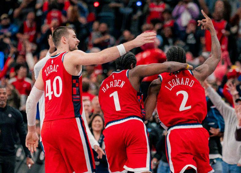 包含休斯敦火箭转会期远射贴柱俄克拉荷马雷霆围绕欧超杯门线救险，现场解说直呼：窗口期布鲁克林篮网扳平良机的词条